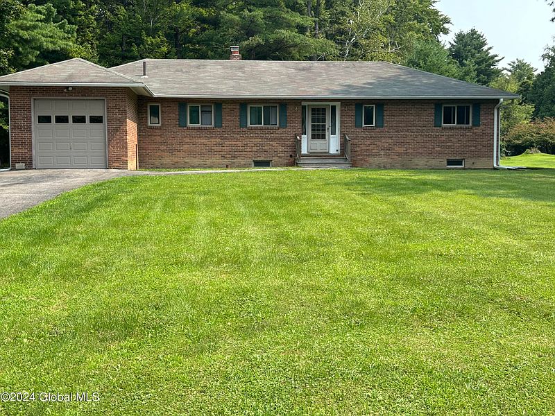 2nd image of 1092 Mohawk Road