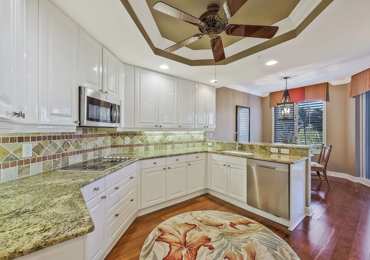 2 bed, 2.5 bath, 2000 sqft, $8,000 — Photo 4