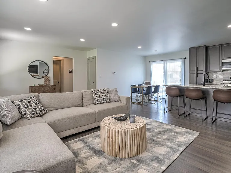 2742 S Gary Dr — Photo 4