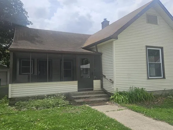 104 N College St, Colfax, IN 46035
