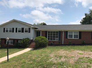 4 Chipwood Ln, Greenville, SC 29615