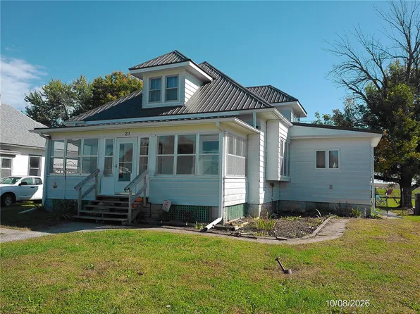 211 Lafayette St, Harper, IA 52231