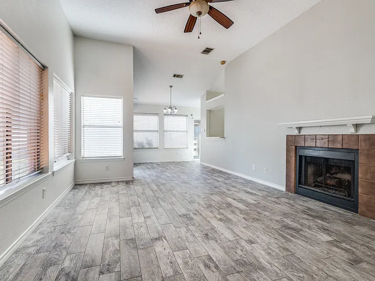 2021 Pheasant Dr — Photo 3