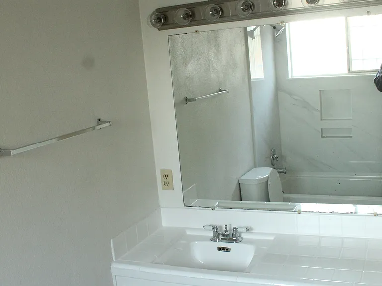 7706 East Pkwy — Photo 17