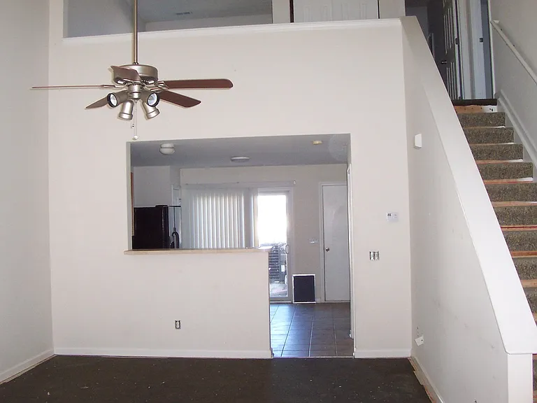 1041 Bella Dona Rd — Photo 2