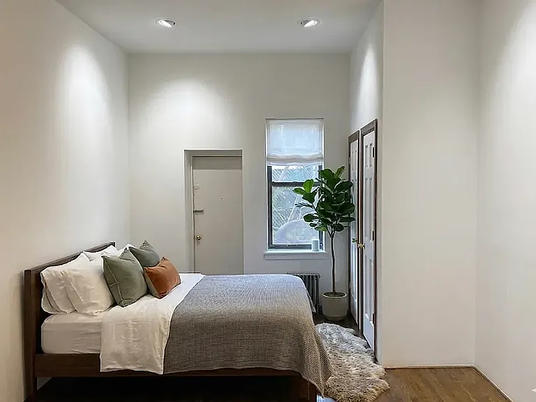 773 4th Ave #1R — Photo 2
