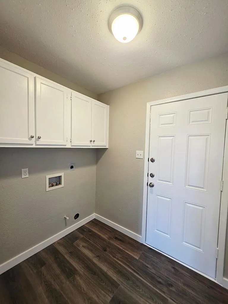 2 bed, 1.0 bath, 876 sqft, $1,200 — Photo 4