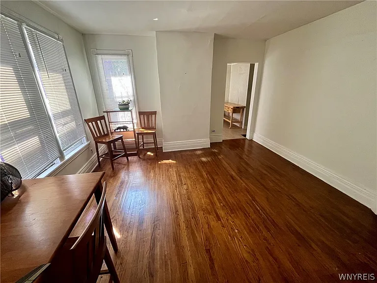28 Livingston St #LOWER — Photo 5
