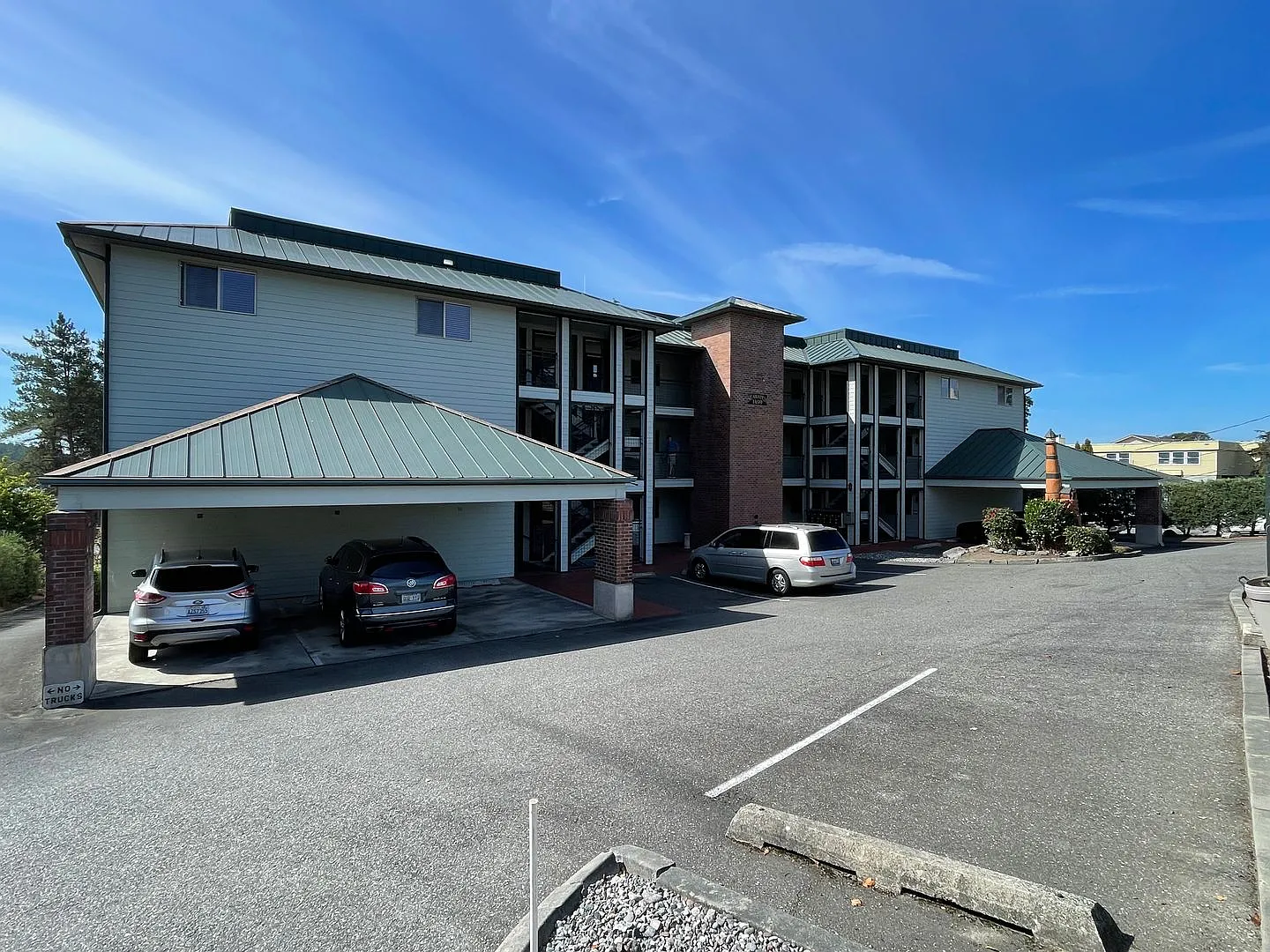 Pending Application Beautiful Condo With Amazing View Of The Harbor! Occupancy Limit Of 3 Or Less — Photo 2