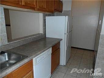 5th image of 3865 Blaine Ave