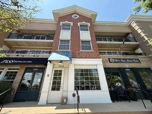 17212 Oak Park Ave #2SE Photo 1