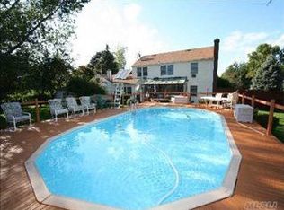 25 Manchester Ln, Stony Brook, NY 11790