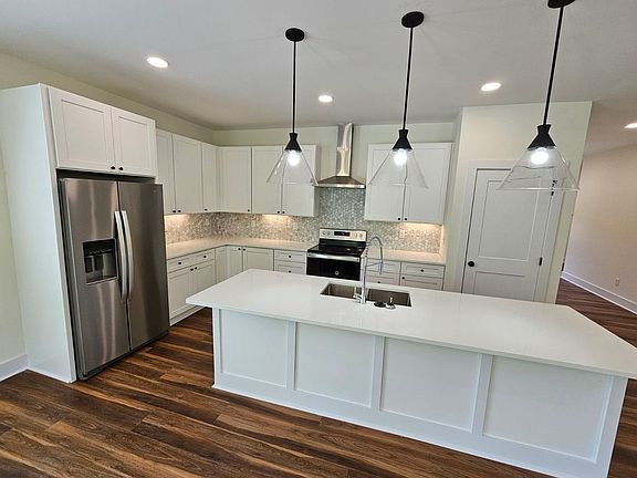 2nd image of 531 Creekview Ln