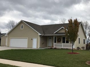 107 Michigan Ave, Oostburg, WI 53070