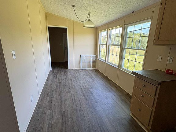 4th image of 52 Longview Ct