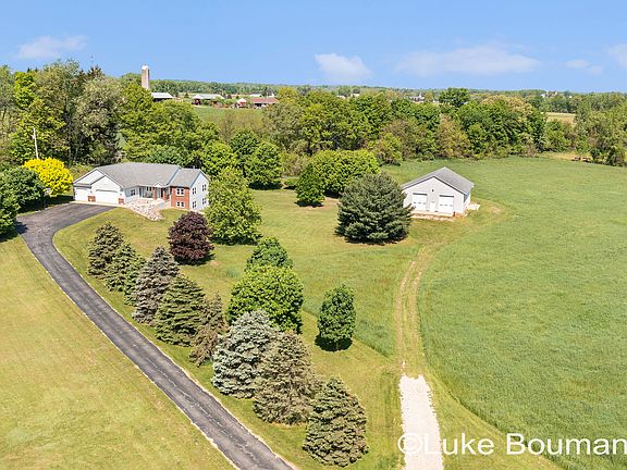 3rd image of 13621 Maple Valley Dr