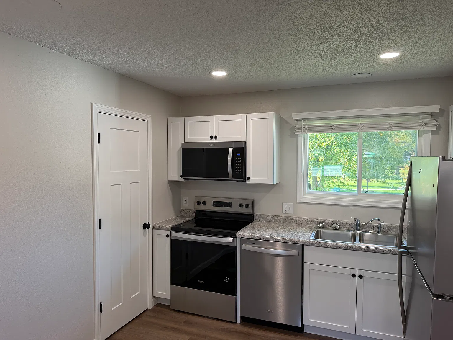 2 bed, 735 sqft, $1,195 — Photo 3