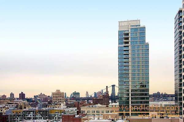 Sold by aptsandlofts.com | media 40