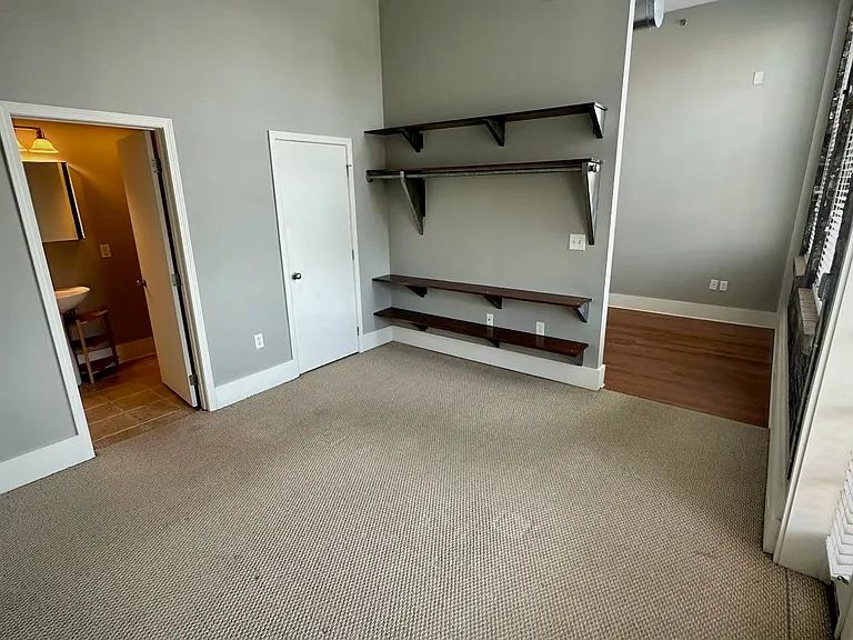 140 E Glenwood Ave #211 — Photo 4