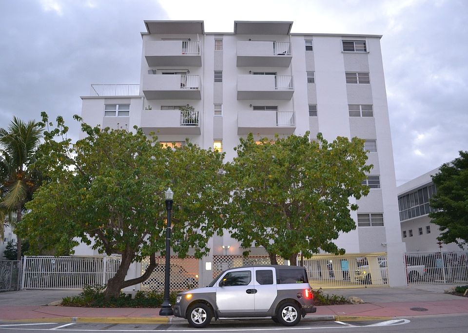 1st image of 240 Collins Ave APT 3E