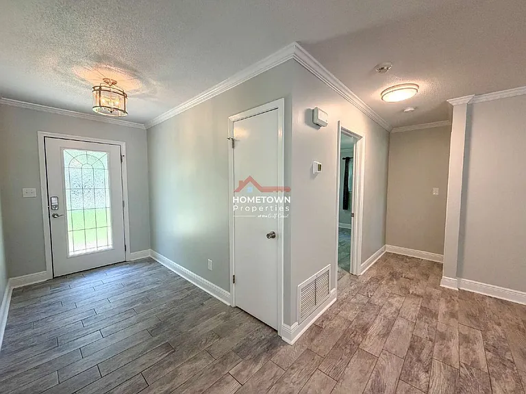 220 Cordoba St — Photo 6