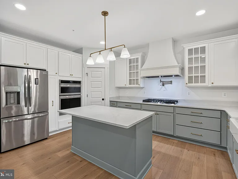 1490 Thurston Rd — Photo 14
