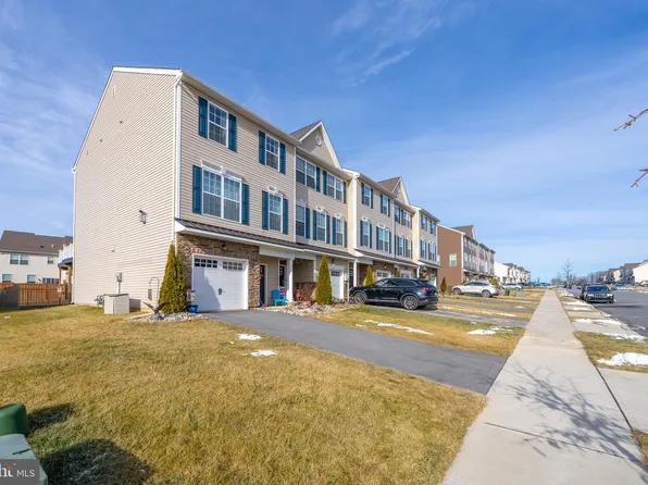 1362 Black Forest Dr, Allentown, PA 18104