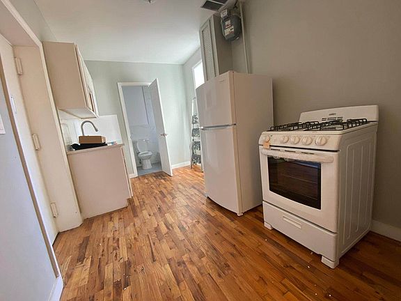 2nd image of 656 Metropolitan Ave APT 1B