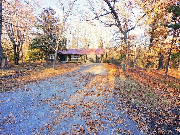 3rd image of 133 Robinhood Dr
