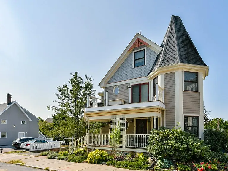 10 Symmes St #1 — Photo 1