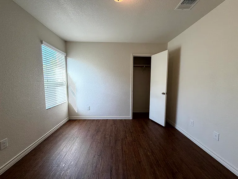 1511 Justin Loop #B — Photo 13