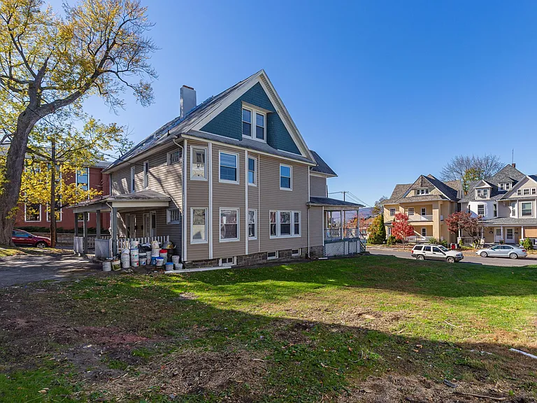802 Quincy Ave — Photo 16