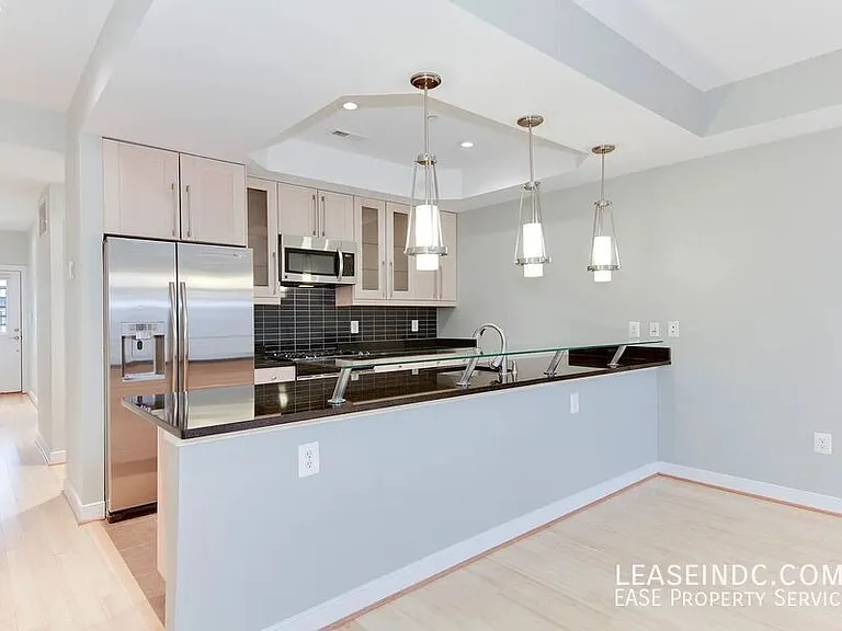 233 R St NE #A — Photo 6