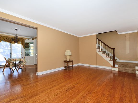 4th image of 527 N 12th St