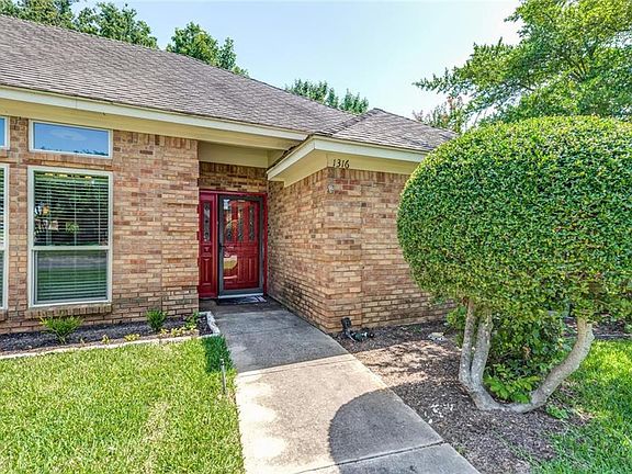 2nd image of 1316 Briarhaven Dr