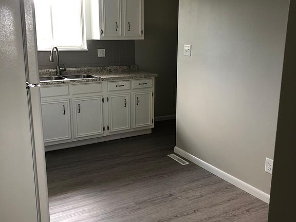 3rd image of 73 Dupont Cir APT 4