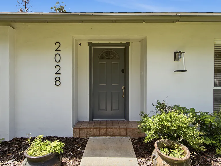 2028 Sussex Rd — Photo 3
