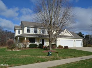 2203 Anderson Cir, Stevensville, MI