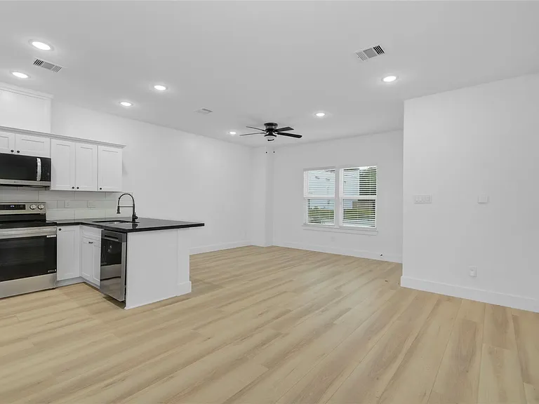 8410 Sunnyhill St — Photo 11
