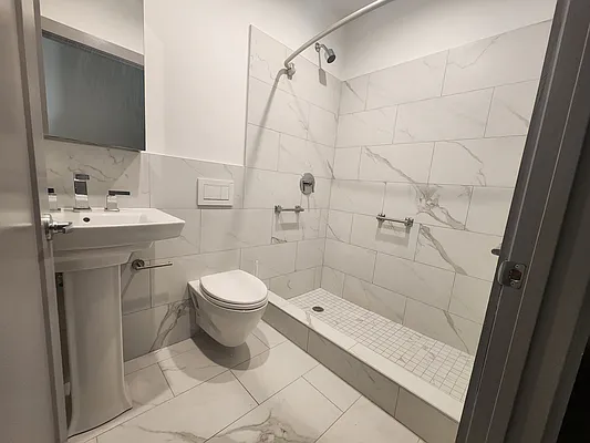 Rented by Reyes & Elsamad Real Estate Group | media 15