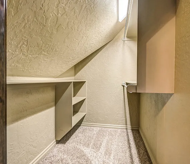 905 Samantha Ln — Photo 45