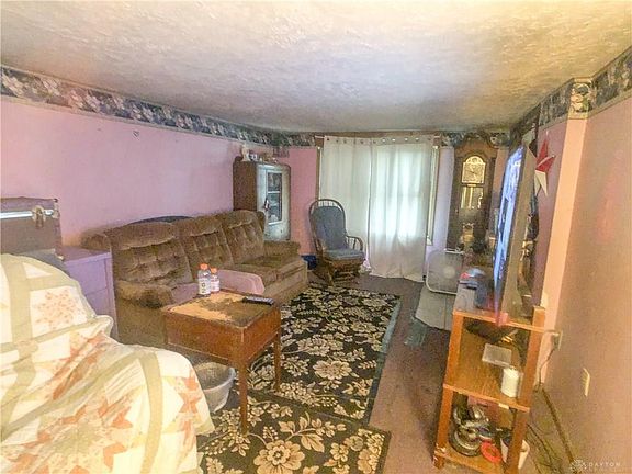 5th image of 1883 Montgomery Ave