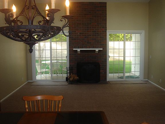 Living room/dining room