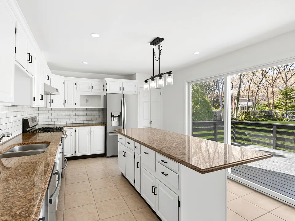 6 Oakwood Rd