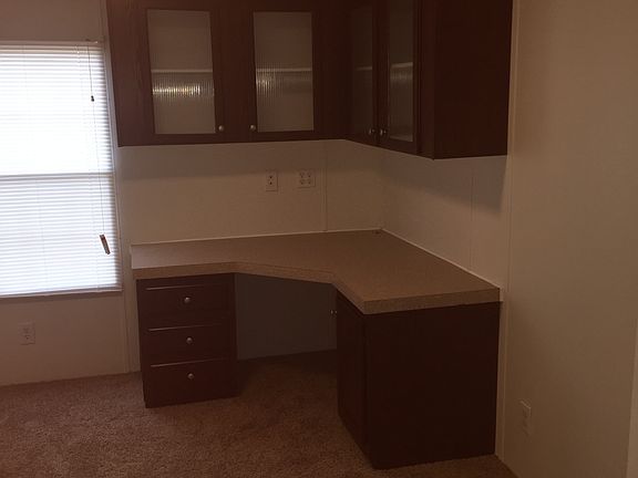 Office w/walk in closet 