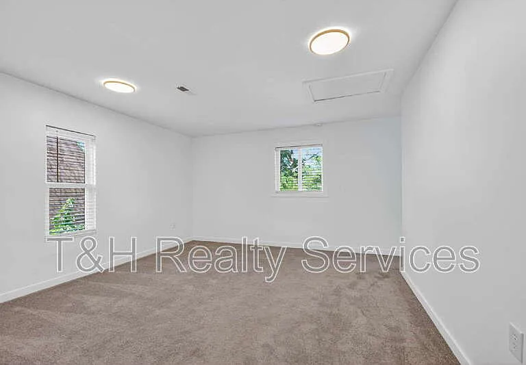 210 N Keystone Ave — Photo 26