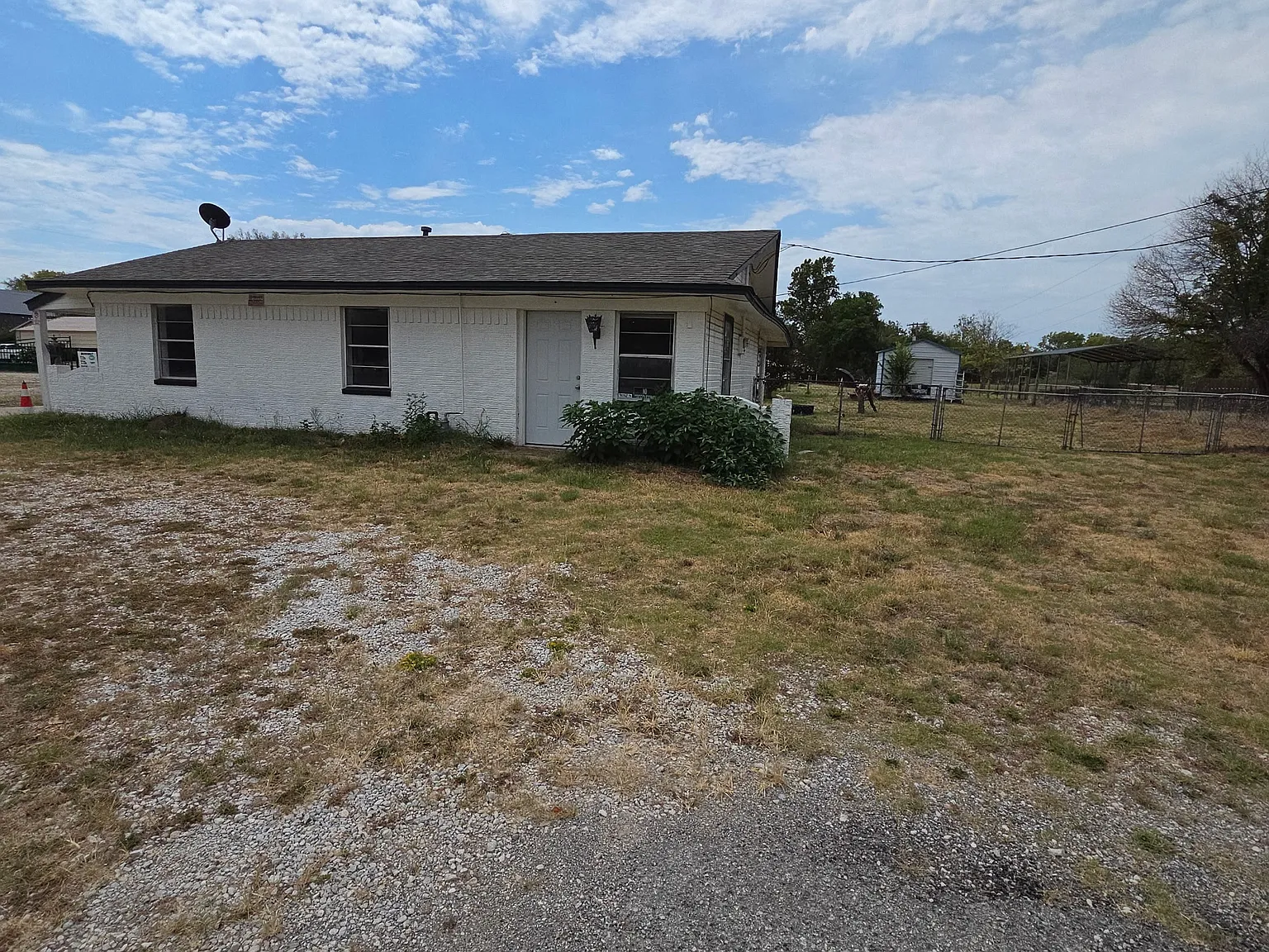 3 bed, 1000 sqft, $1,200 — Photo 3