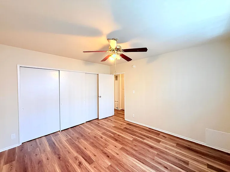 356 N Hayworth Ave — Photo 11