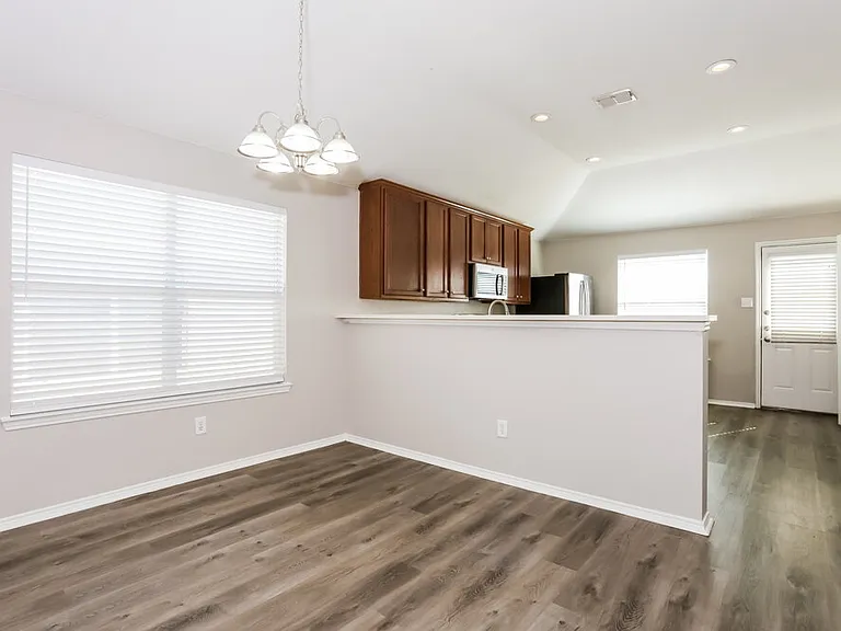 1205 Artesia Dr — Photo 5