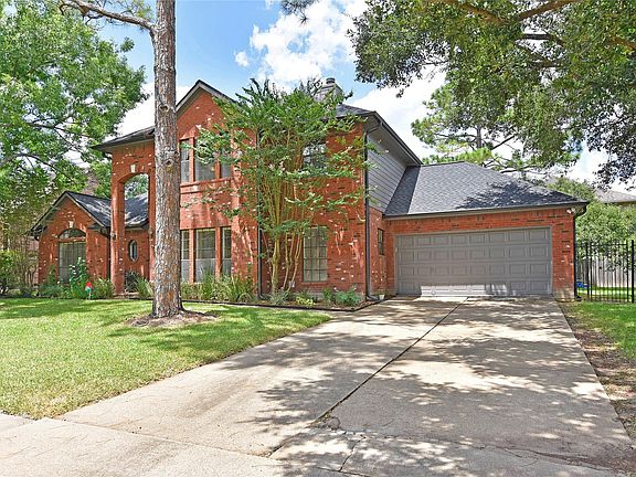 3rd image of 1110 Lake Estates Dr